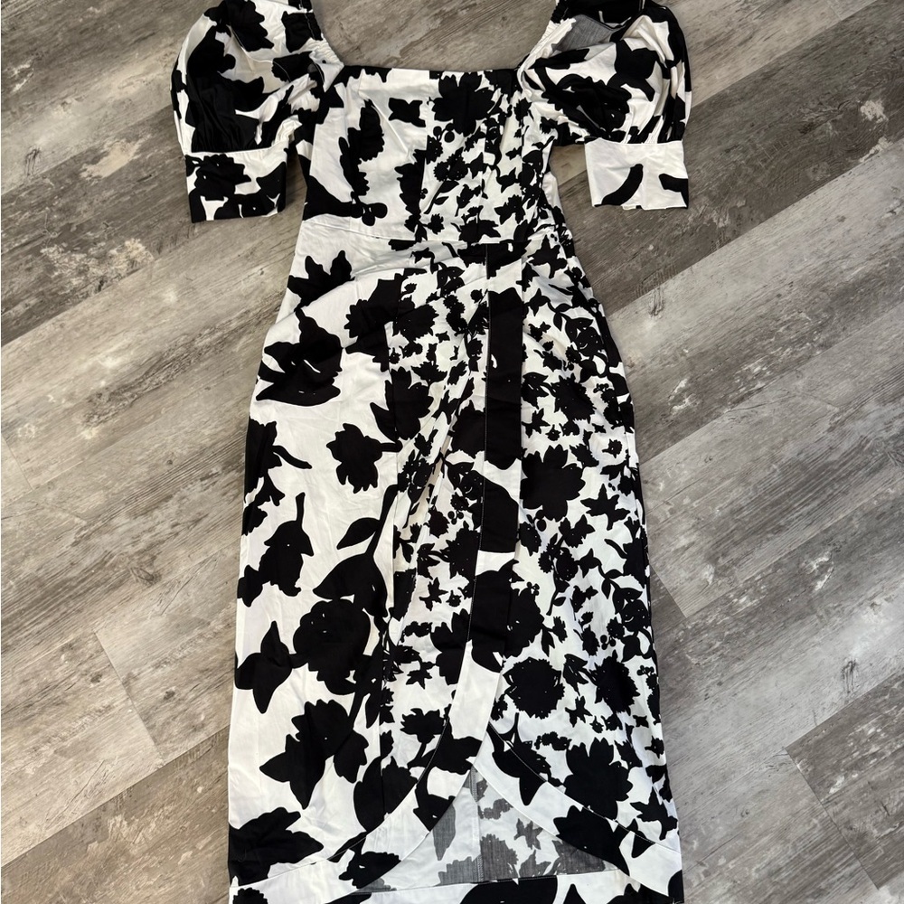 Elegant Black and White Floral Dress - Picture 2 of 3